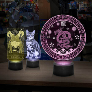 lampes dragon chat et carte de tarot de marseille